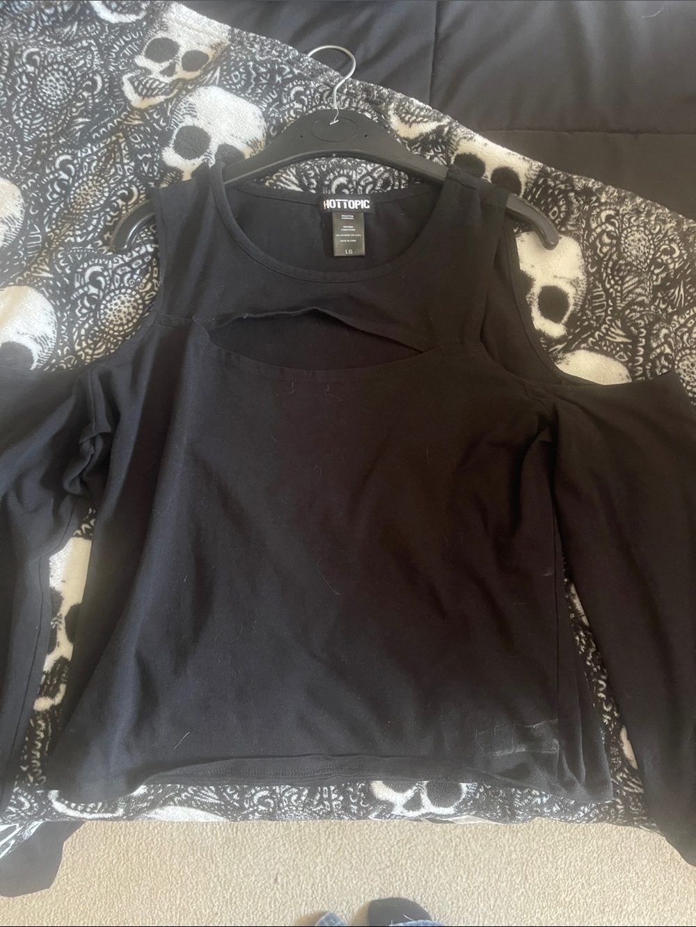 Hot topic cut out cropped shirt